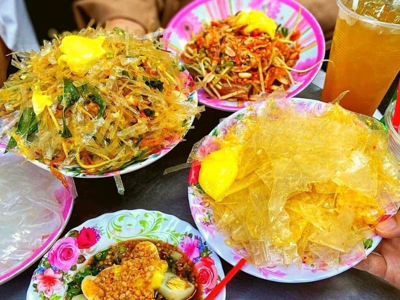 Chợ ăn vặt Hồ Thị Kỷ