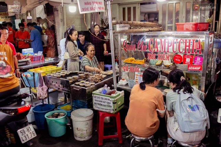 Chợ ăn vặt Hồ Thị Kỷ