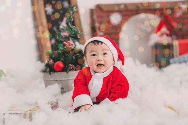 Cho bé đi chụp hình dịp lễ noel