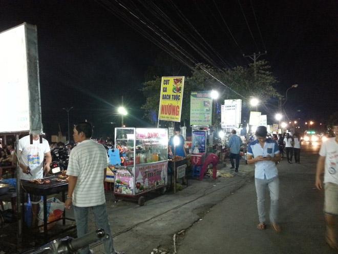 Một góc chợ đêm làng Đại học.