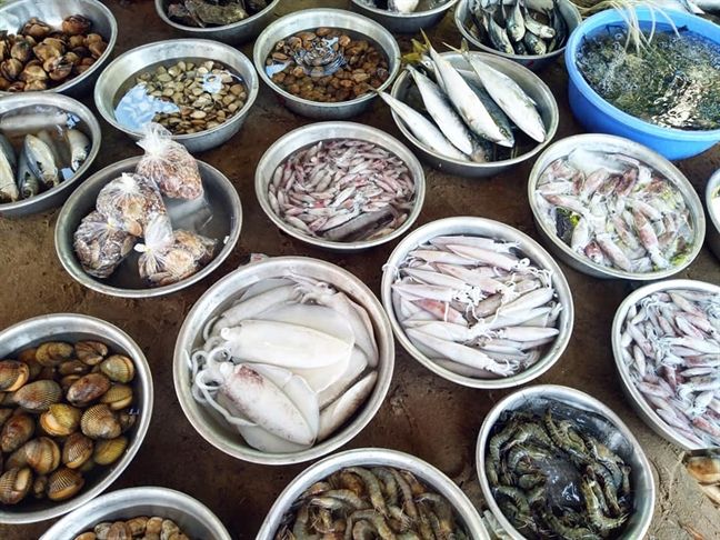 Chợ hải sản Phú Lộc