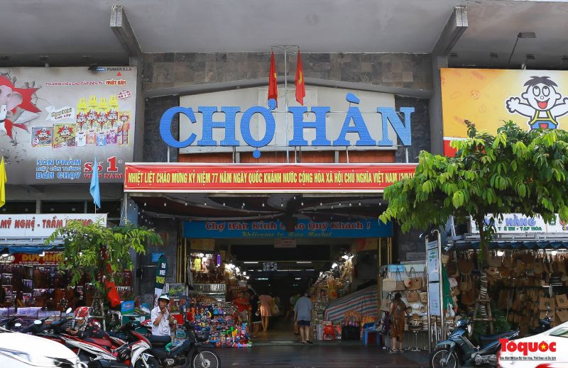 Bên ngoài chợ Hàn