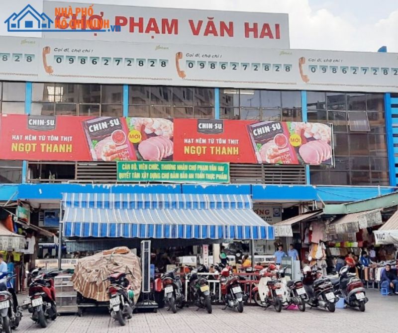 Một góc chợ Phạm Văn Hai.