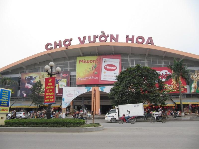 Cổng chính chợ Vườn Hoa