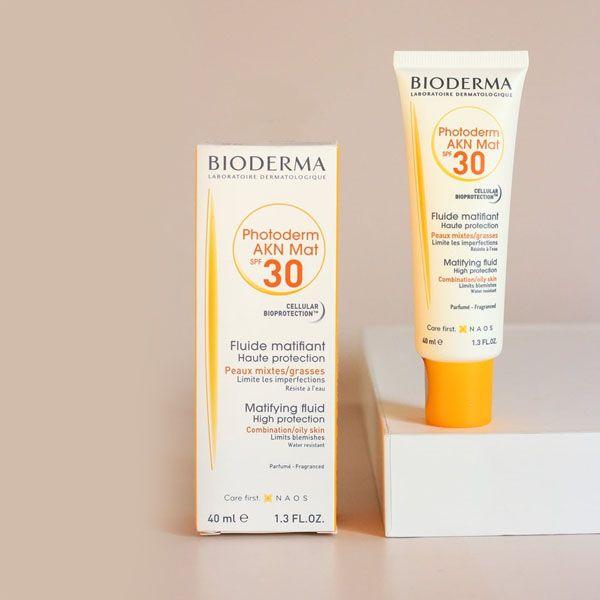 Chống nắng cho da dầu, da hỗn hợp và da mụn Bioderma Photoderm AKN Mat SPF 30 40ml