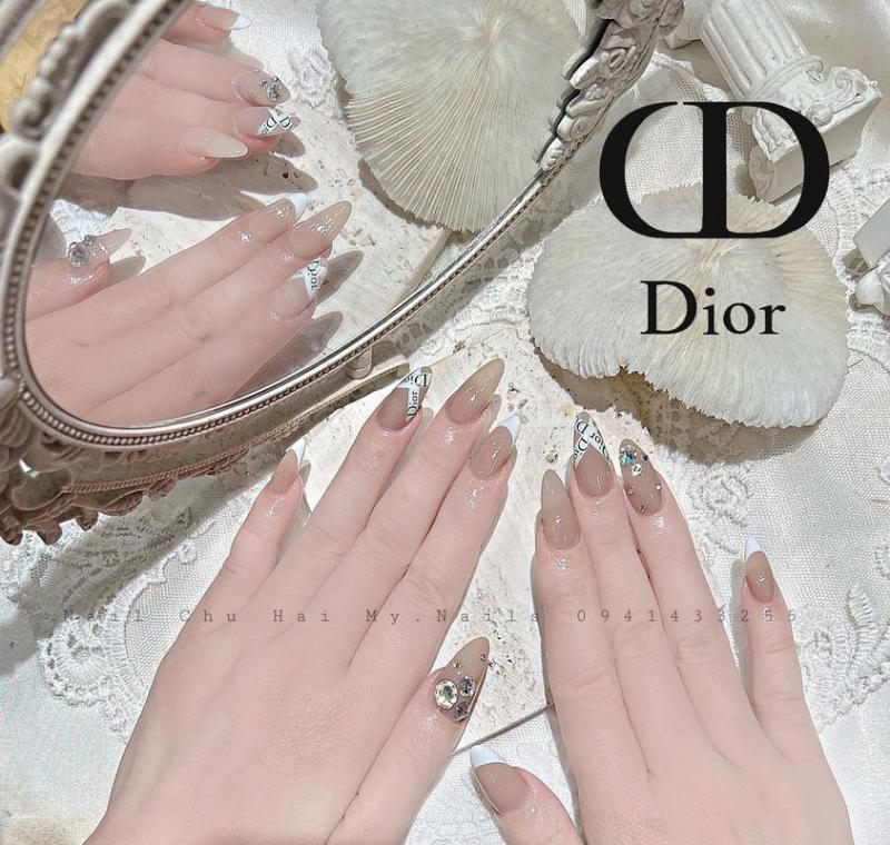 15 mẫu nail Dior sang chảnh quý phái được yêu thích