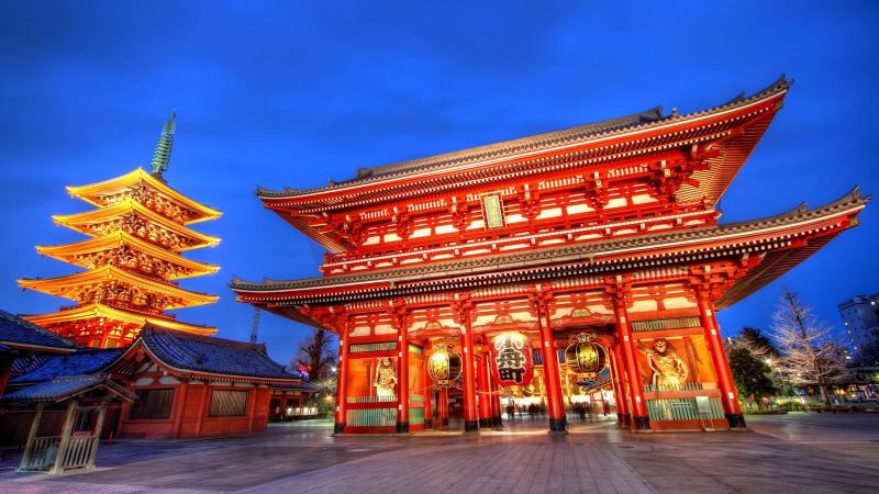 Chùa Asakusa cố kính, linh thiêng với những món quà lưu niệm độc đáo