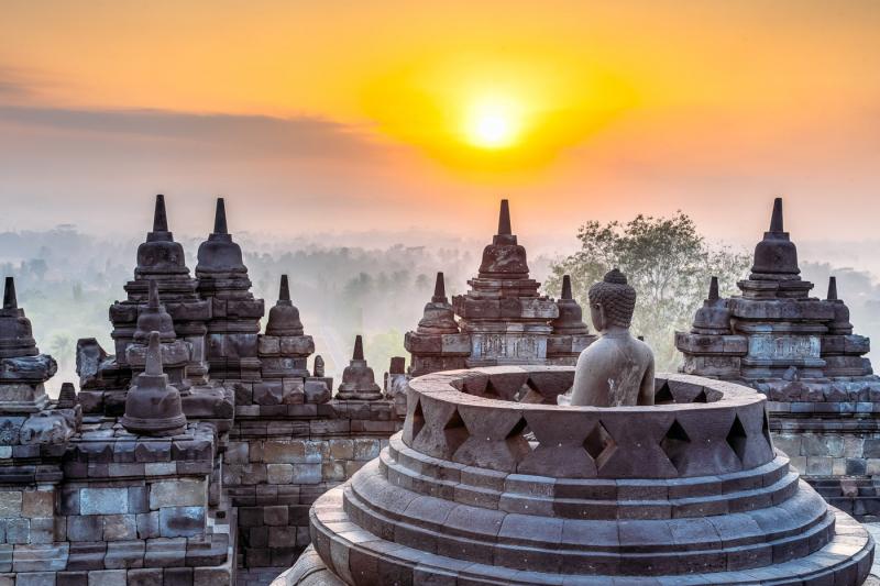 Chùa Borobudur lúc hoàng hôn.