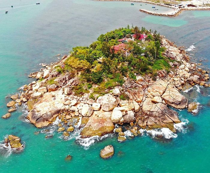 Chùa Hòn Đỏ – Từ Tôn Tự linh thiêng