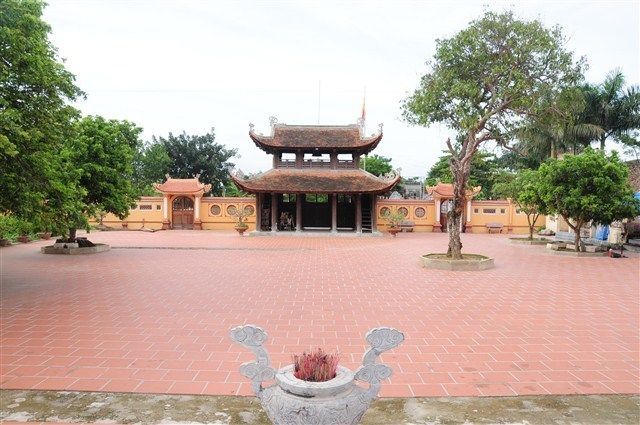 The yard of Sung Nghiem Dien Thanh ancient temple