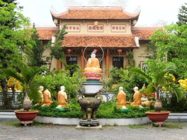 Main courtyard of Thien Buu Temple