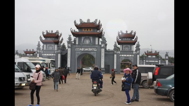 Cổng chùa Trình ngày lễ