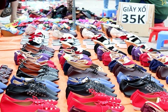 Cửa hàng giày dép ở chợ Ninh Hiệp