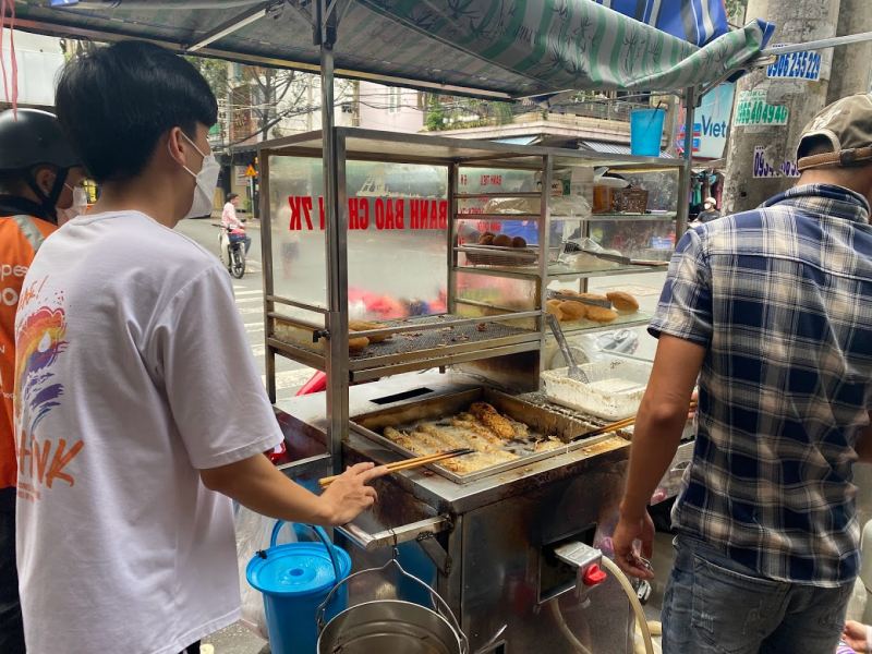 Chuối Chiên & Bánh Tiêu Chợ Hòa Bình