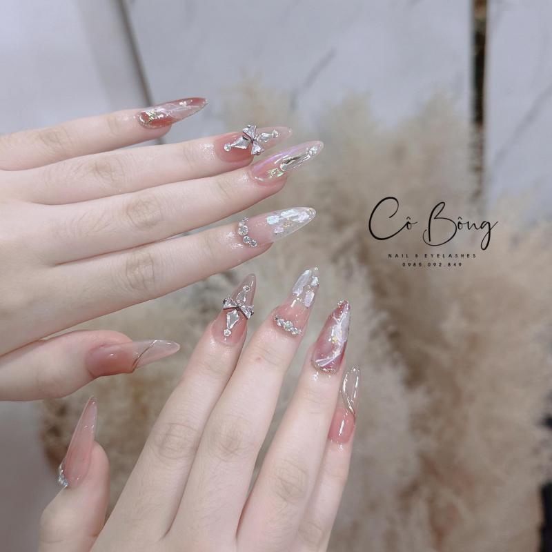 Sau khi hoàn thành khóa học của Cô Bông Nail, đảm bảo học viên có thể tự tin hoàn thiện mẫu nail từ cơ bản đến nâng cao, nắm bắt vững chắc về kỹ thuật làm nail, và có thể tự phát triển bản thân sau này