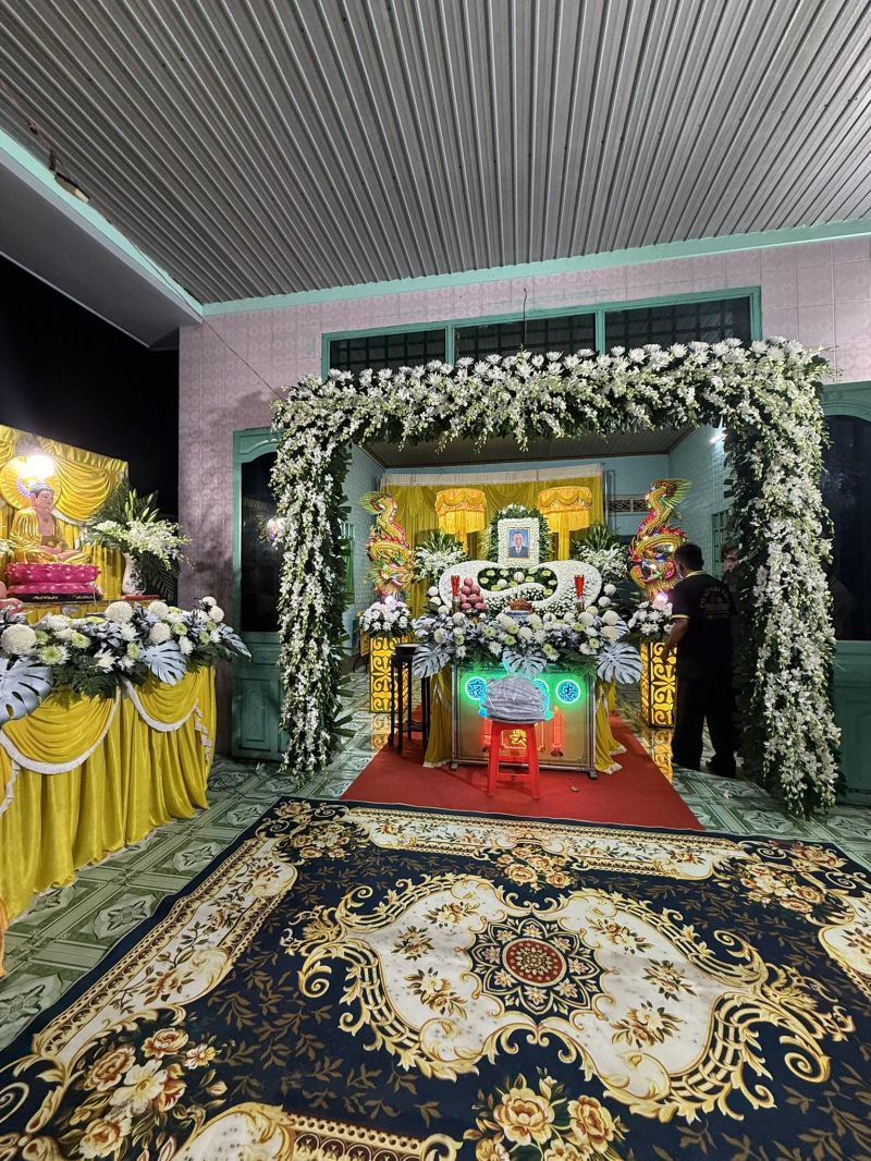 Cơ sở mai táng trại hòm Út Móm