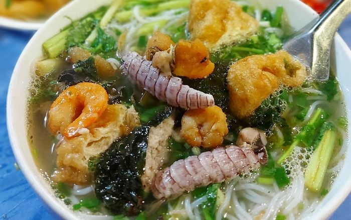 Cô Thanh Bún Riêu Bề Bề - Bánh Đa Cá