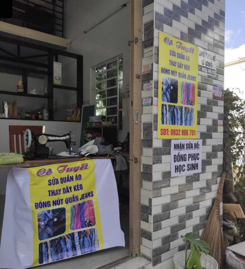 Cô Tuyết - Sửa quần áo