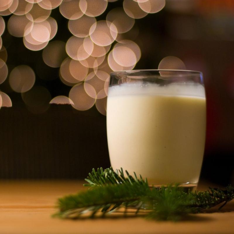 Cocktail trứng sữa (eggnog)