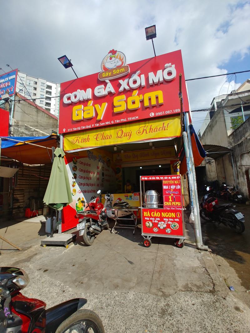 Cơm Gà Gáy Sớm