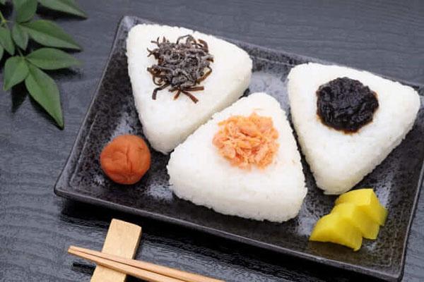 Cơm nắm (Onigiri), Nhật Bản