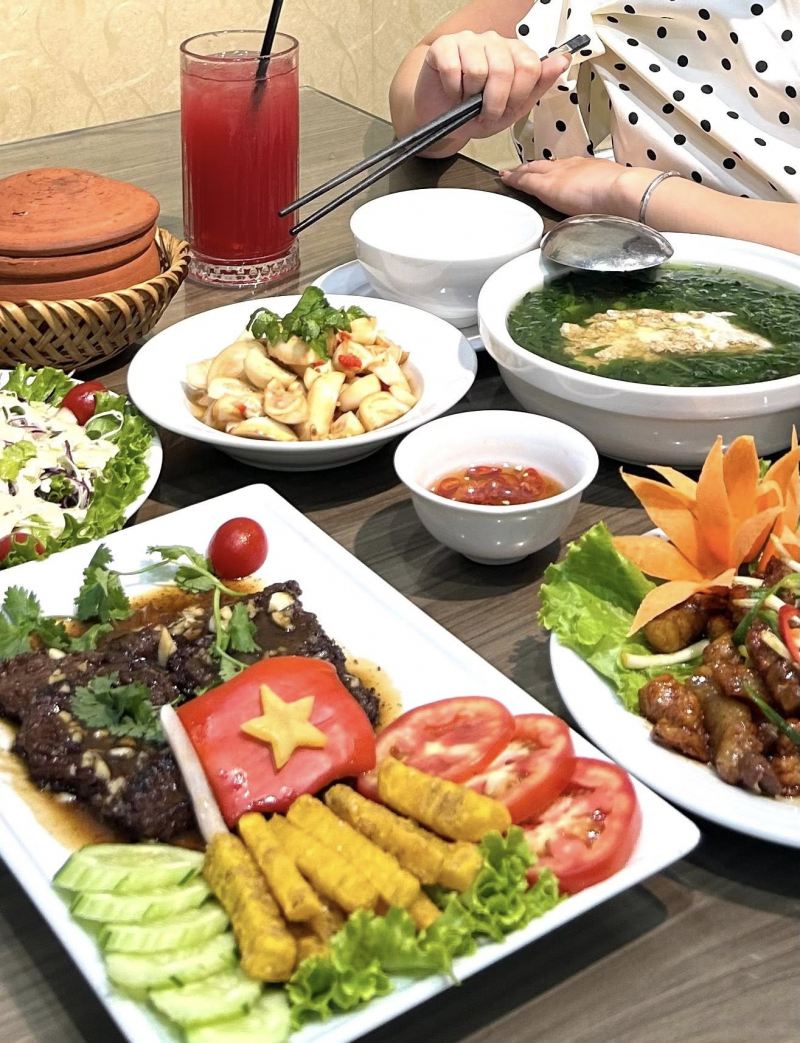 Cơm Niêu Quý Biên