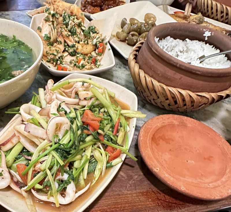 Cơm Niêu Tố Uyên