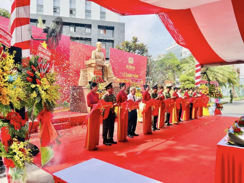 Sân khấu đủ mọi kích thước và mà sắc thảm trãi khác nhau để khách hàng thoải mái chọn lựa