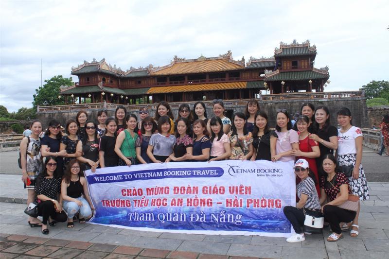 Đoàn khách của Vietnam Booking du lịch miền Trung