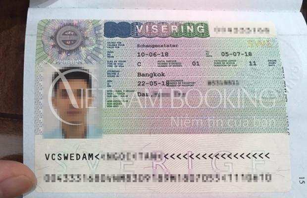 Khách hàng của Vietnam Booking nhận visa