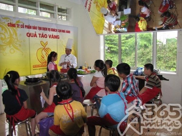 Trung tâm dạy nấu ăn Quả Táo Vàng