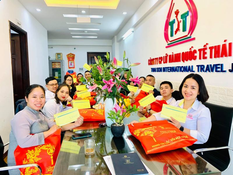 Tập thể nhân viên công ty