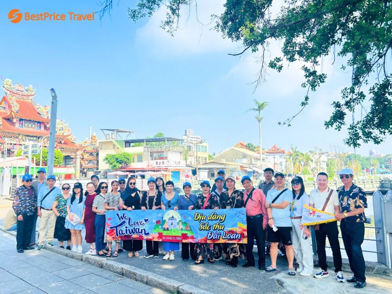 Đoàn khách hàng đi tour du lịch Đài Loan của BestPrice Travel