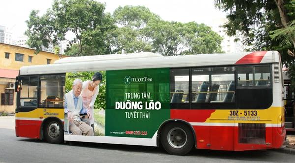 Dịch vụ quảng cáo xe bus tràn kính của công ty