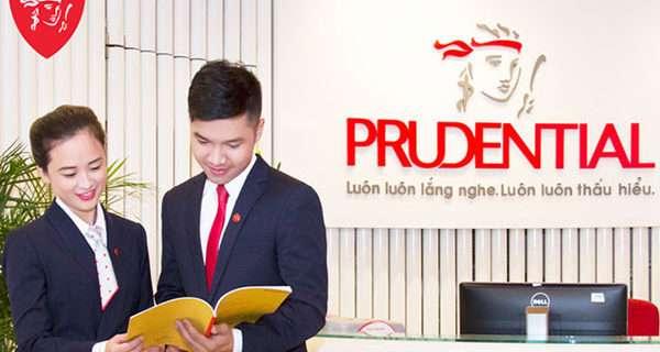 Prudential chi trả trách nhiệm tiền bảo hiểm cho khách hàng