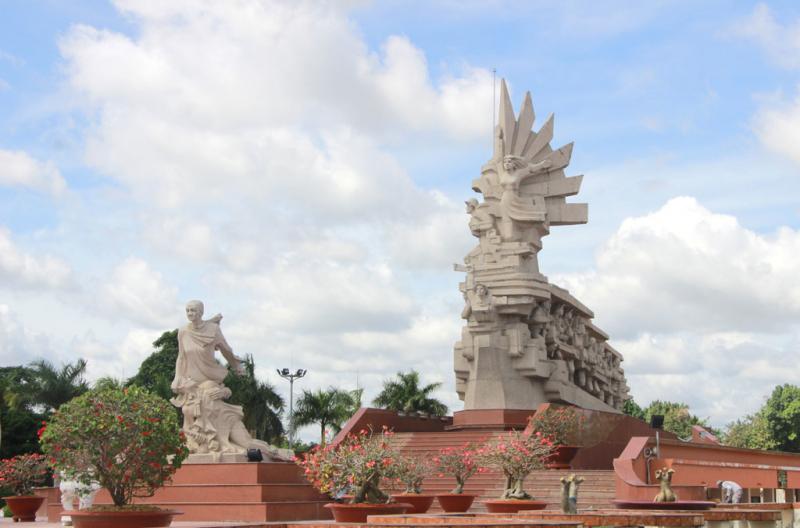 Công viên, tượng đài Long An