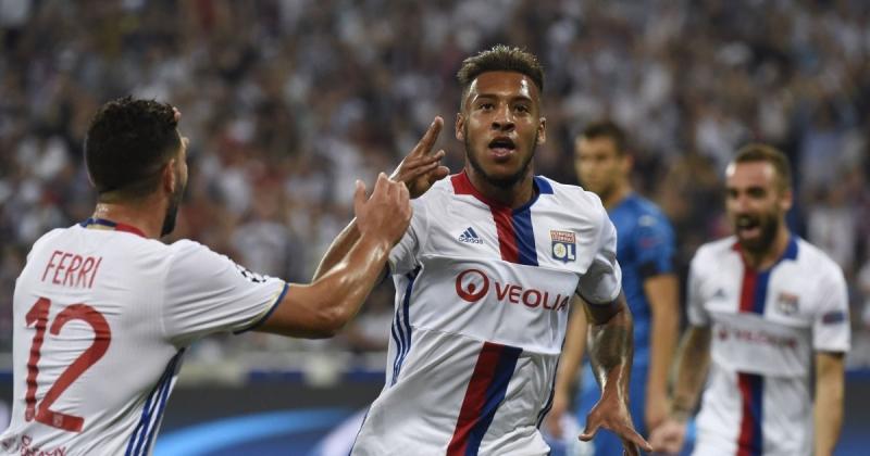 Tolisso ăn mừng cùng các đồng đội ở Lyon