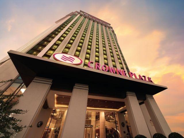 Crowne Plaza West với 393 phòng