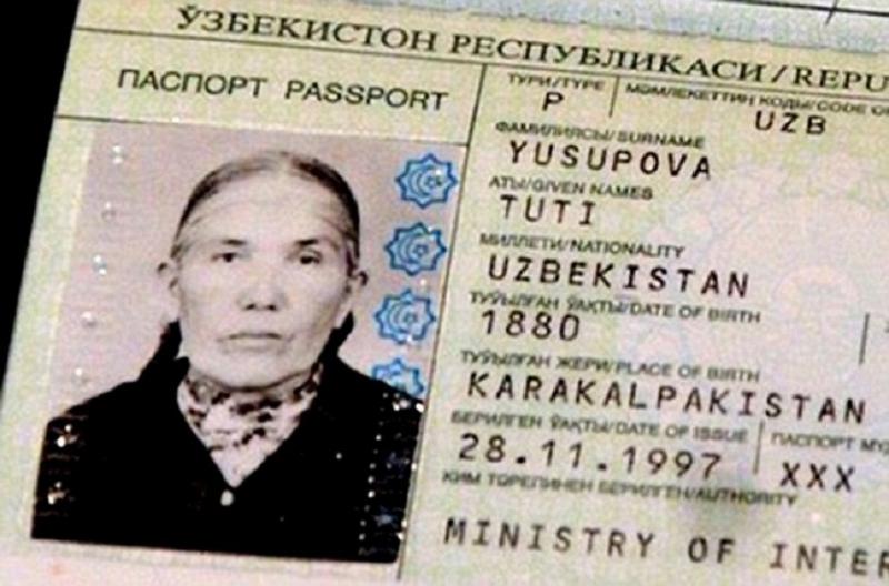 Cụ bà Tuti Yusupova, sống tại Cộng hòa Karakalpakstan, thuộc Uzbekistan