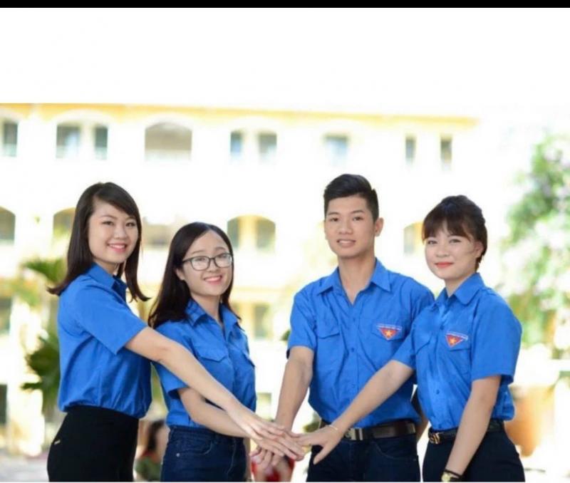 Cửa hàng đoàn đội, áo đoàn 13 phố Chùa Láng