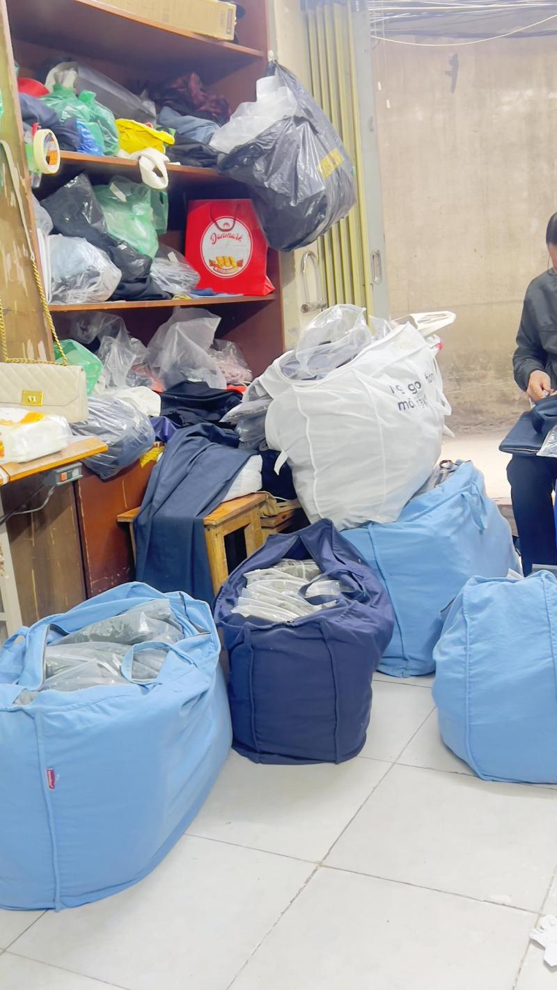 Cửa hàng Sửa Chữa Quần Áo Chuyên Nghiệp - Ánh