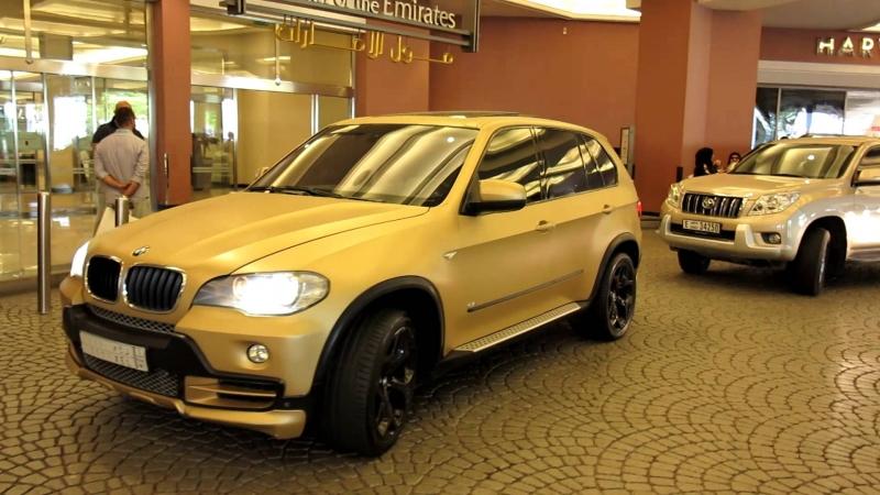 BMW X5 màu vàng nhạt