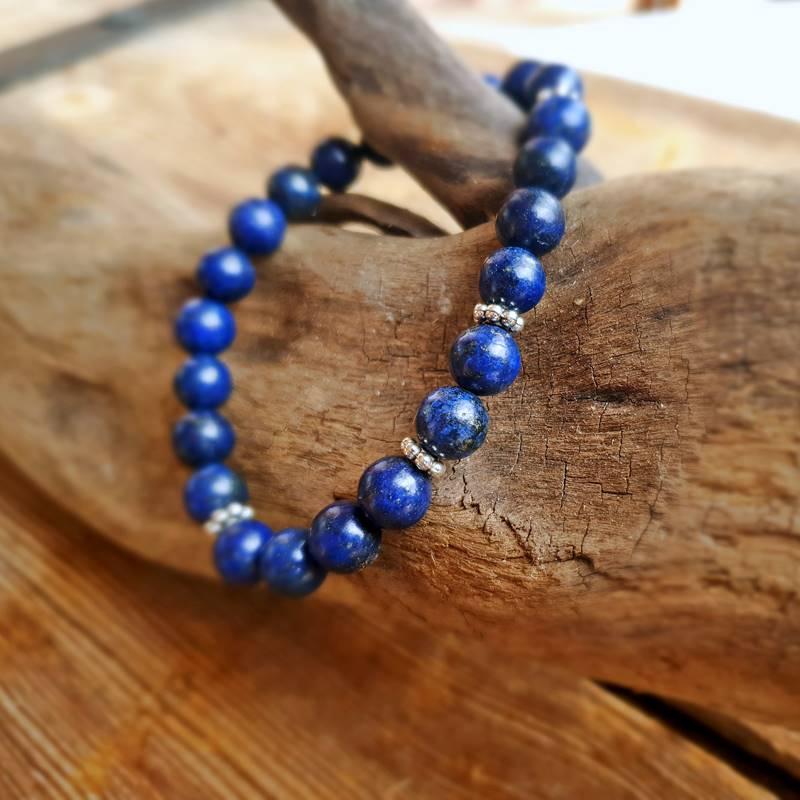 Vòng đá phong thủy ﻿﻿Lapis lazuli phù hợp nhất với Thiên Bình