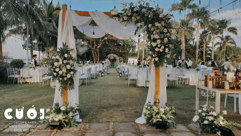 C.Ư.Ớ.I Wedding Decor