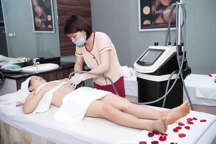 Khách hàng tham gia trị liệu giảm béo tại Dạ Yến Thảo Spa