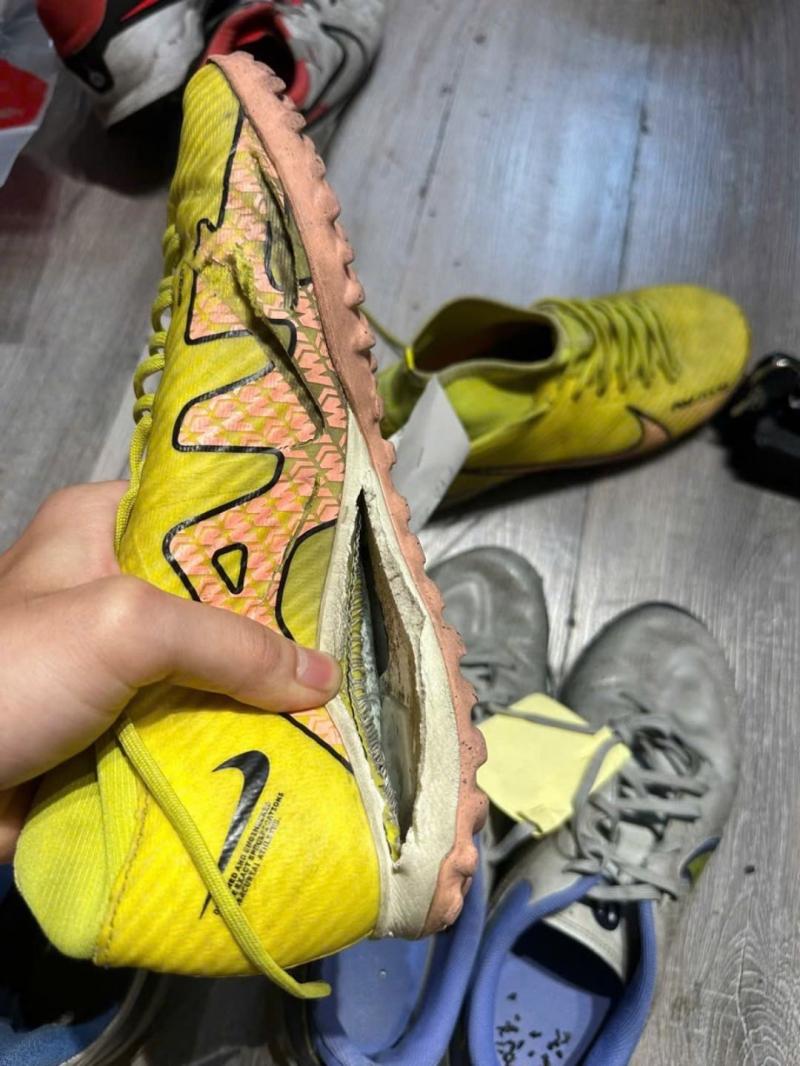 Đại Đế- Chuyên Ráp Đế, sửa chữa giày bóng đá Sài Gòn