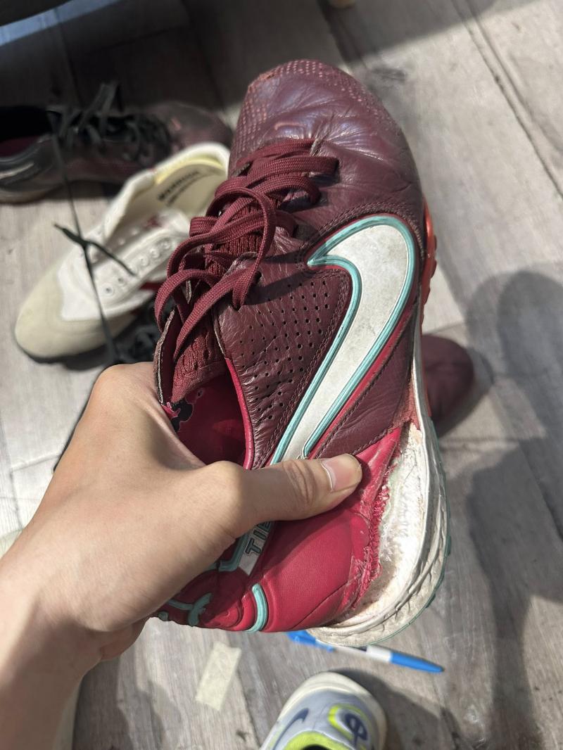 Đại Đế- Chuyên Ráp Đế, sửa chữa giày bóng đá Sài Gòn