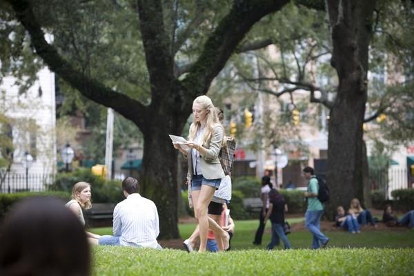 Một góc sân trường Đại học Charleston, South Carolina xuất hiện trong phim Dear John (2010).