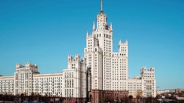 Đại học Moscow có thể nói là một niềm tự hào, mang thông điệp đề cao 