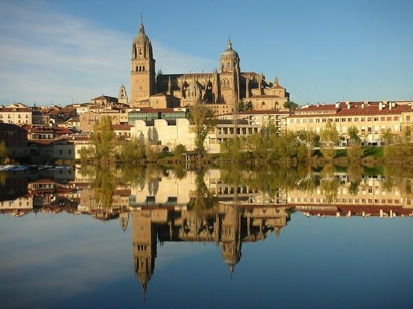 Đại học Salamanca mang một lối kiến trúc cổ tinh tế, công phu và nhất là đầy chất Tây Ban Nha